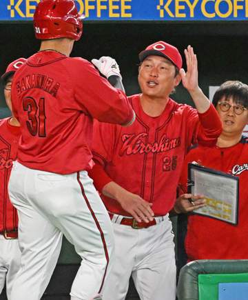 大勝の広島・新井監督「小園にしてもサクにしても底は抜けたかな」初勝利の床田も称賛「よく8回まで投げてくれた」一問一答