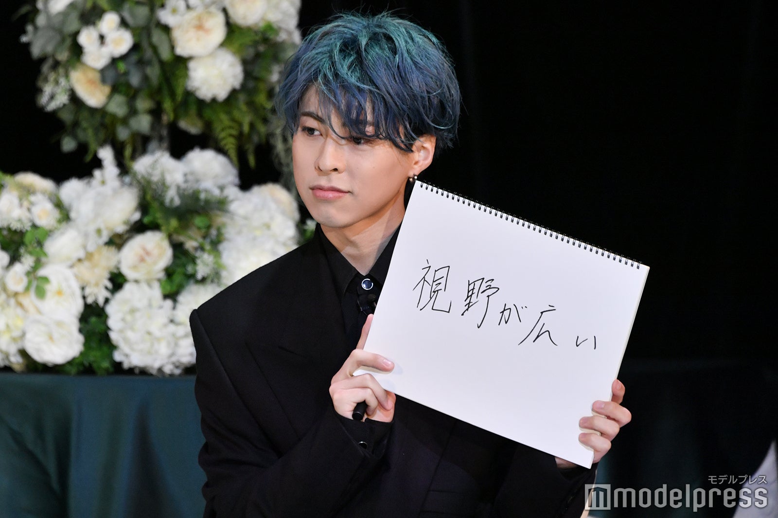 「GYAO!」にて配信された「OWV グループ結成記念生配信特番」より／佐野文哉から見て「中川勝就はどんな人間か」（C）モデルプレス