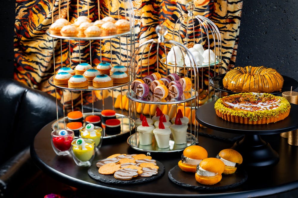 コンラッド大阪で“虎柄×ハロウィン”スイーツビュッフェ、虎柄ロールや尻尾ムースケーキ
