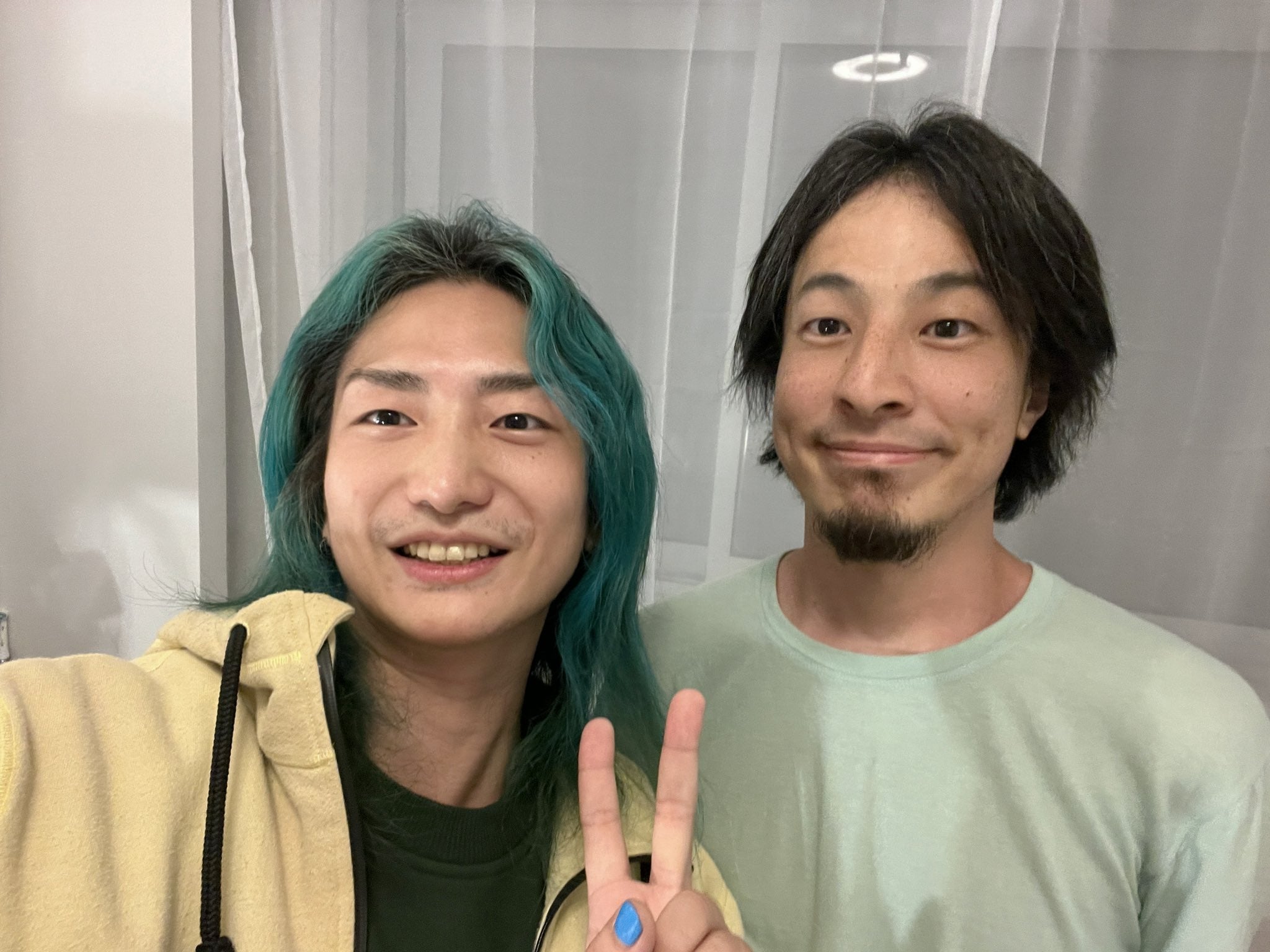 ひろゆき さん専用 ひろゆき氏、パリの自宅が公開され騒然！DJ社長と2ショット