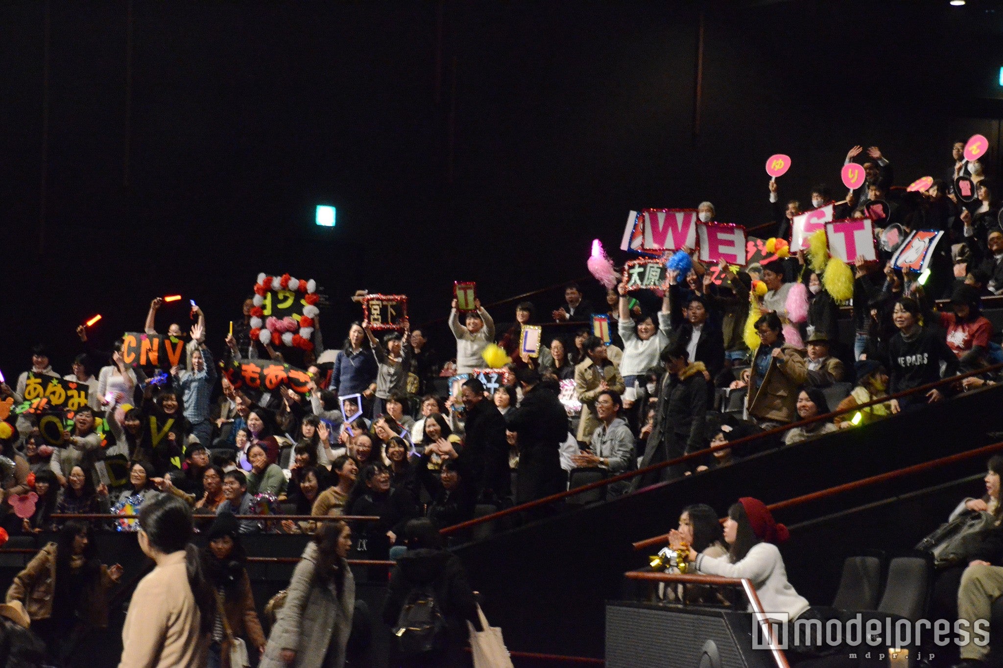 応援に駆けつけた仲間のキャストたち（C）モデルプレス