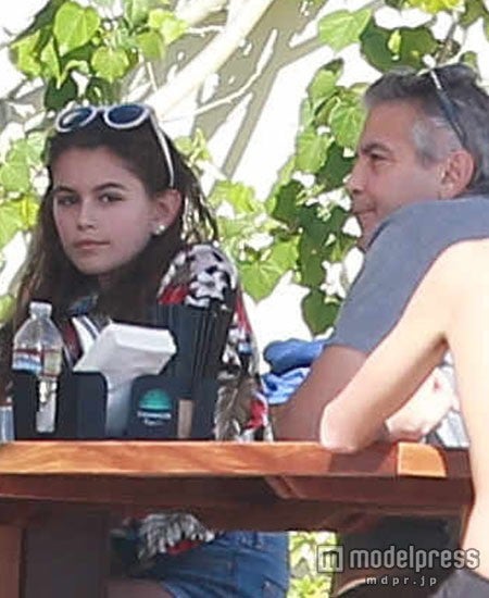 ジョージ・クルーニー夫妻、あのファミリーと一緒にバカンス