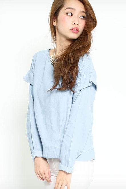 ライトデニムショルダーフリルブラウス「salus」2,790円(税込)