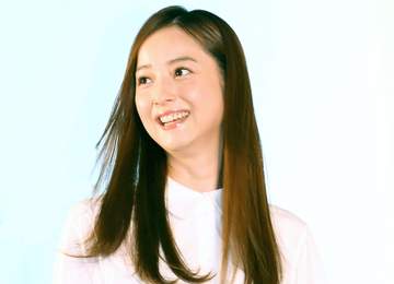 2児ママ佐々木希 ヴィトン×デニム「カジュアルな感じで好き」 ブレスレットもヴィトン