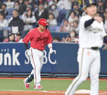 広島・新井監督が苦言「サインミスをする選手は使えない」 七回無死一、二塁の好機に石原バント→ヒッティングで併殺打