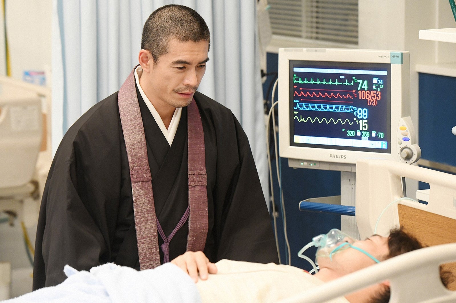 伊藤英明／「病室で念仏を唱えないでください」第3話より（C）TBS