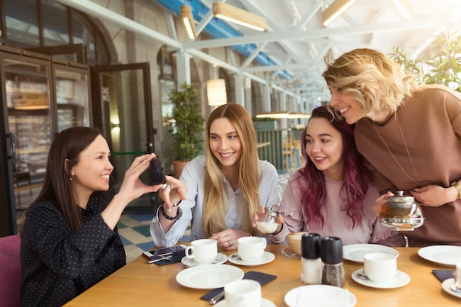 独身は私だけ！メンタルが削られる女子会を乗り切るキーワード