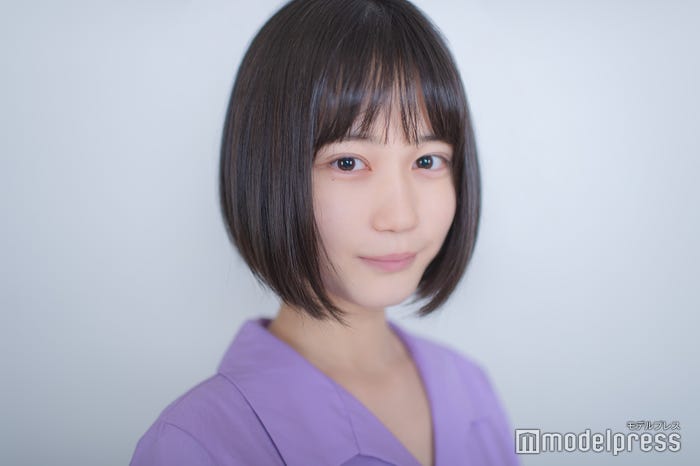 緊張のファーストカット(C)モデルプレス