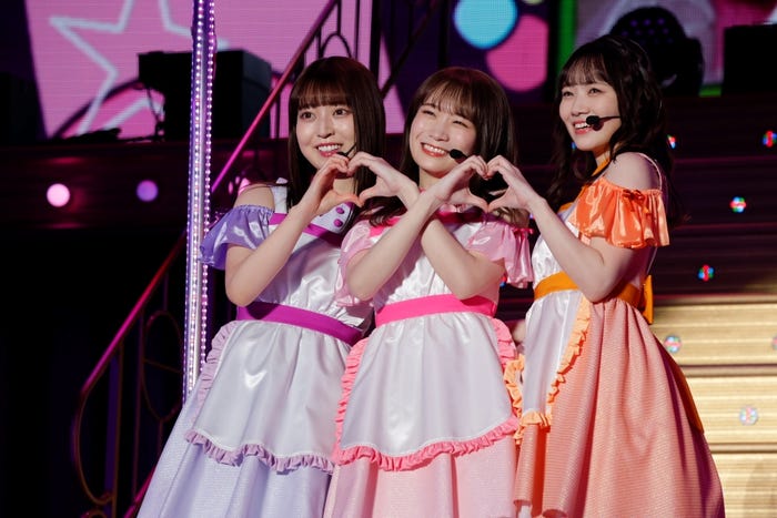 阪口珠美、秋元真夏、田村真佑「秋元真夏 卒業コンサート」より(C)乃木坂46LLC