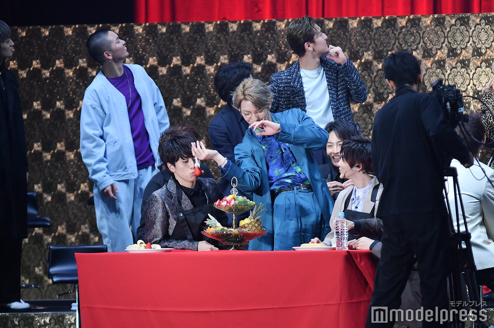 「フルーツ盛りもぐもぐバトル」の様子（C）モデルプレス