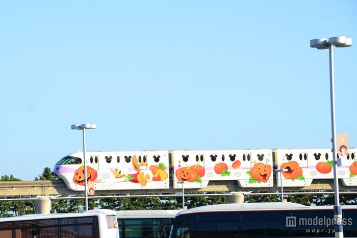 「ディズニー・ハロウィーン・ライナー」外装、ドナルド