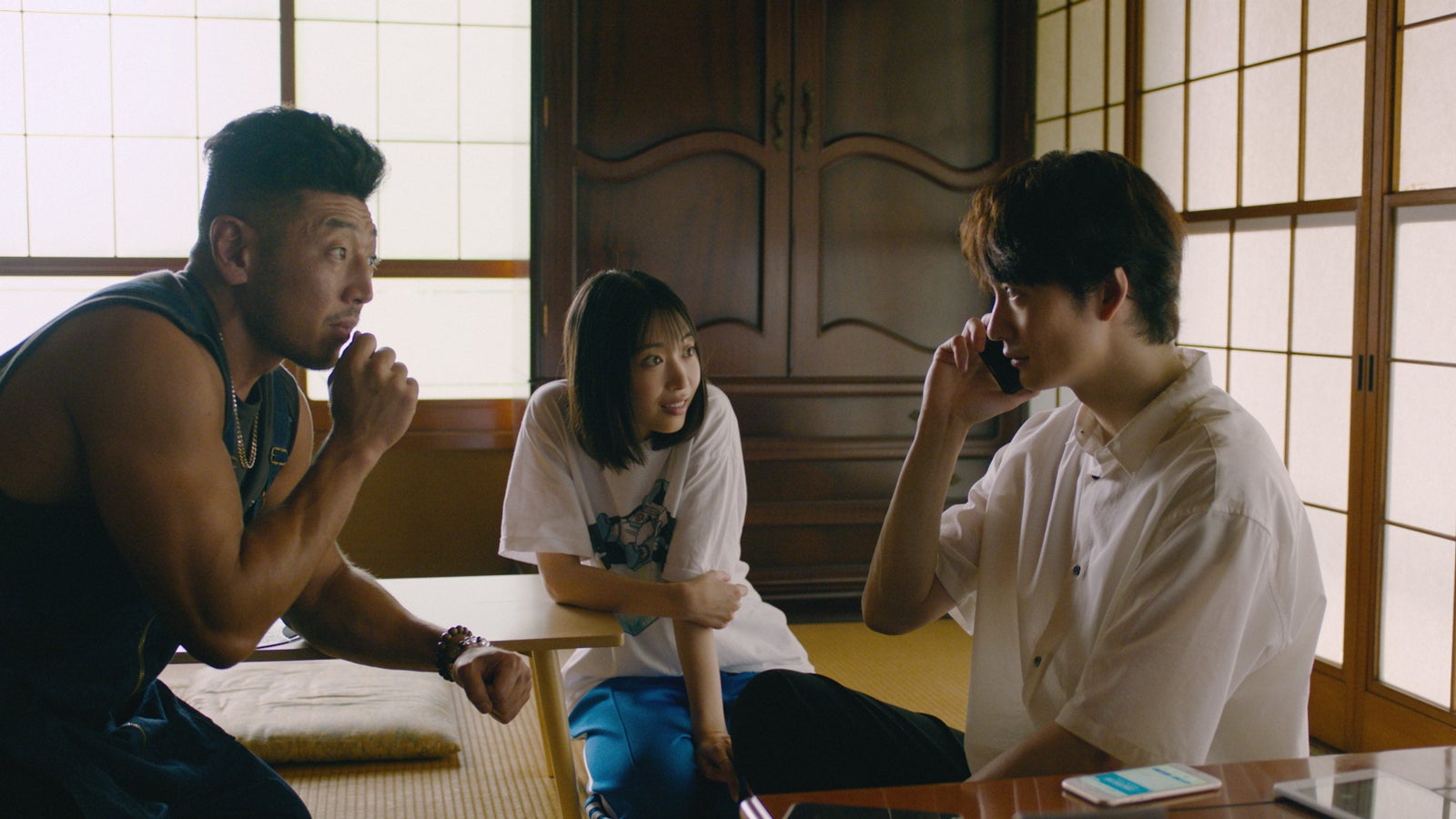 （左から）村井竜也（後藤剛範）白石美来（森川葵）、氷室マコト（岡田将生）（C）NTT DOCOMO, INC.