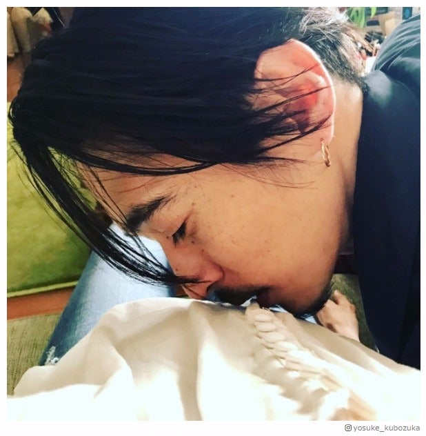 窪塚洋介、妻・PINKYのお腹に話しかける姿が「すっかりパパの顔」ファンも心待ちに