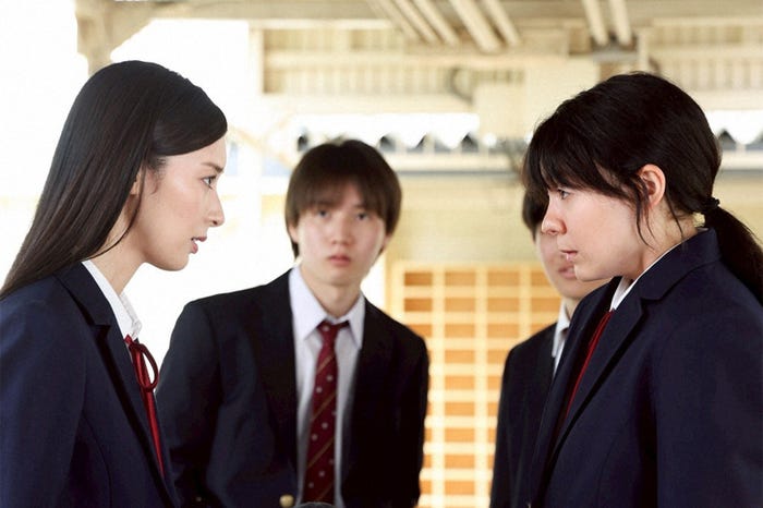 宮本茉由、トリンドル玲奈「レプリカ 元妻の復讐」第1話(C)テレビ東京