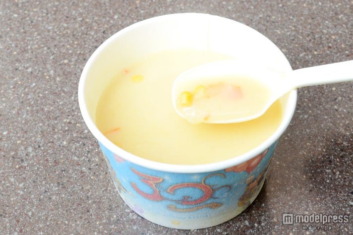 コーンチャウダーは野菜たっぷり