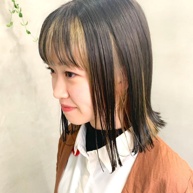 合わせやすくてお洒落見え 金色のインナーカラーでさりげなくイメージチェンジ モデルプレス 合わせやすくてお洒落見え 金色のインナーカラーでさりげなくイメージチェンジ モデルプレス