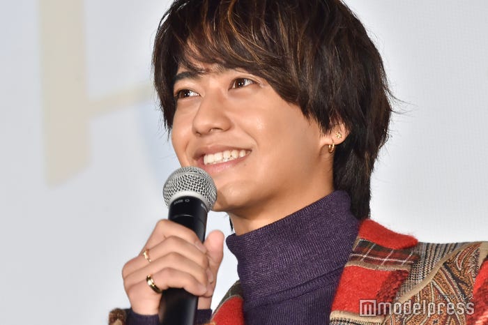 よるの学校での撮影時に1人でトイレに行けなかったことを暴露されてしまう高橋海人 (C)モデルプレス