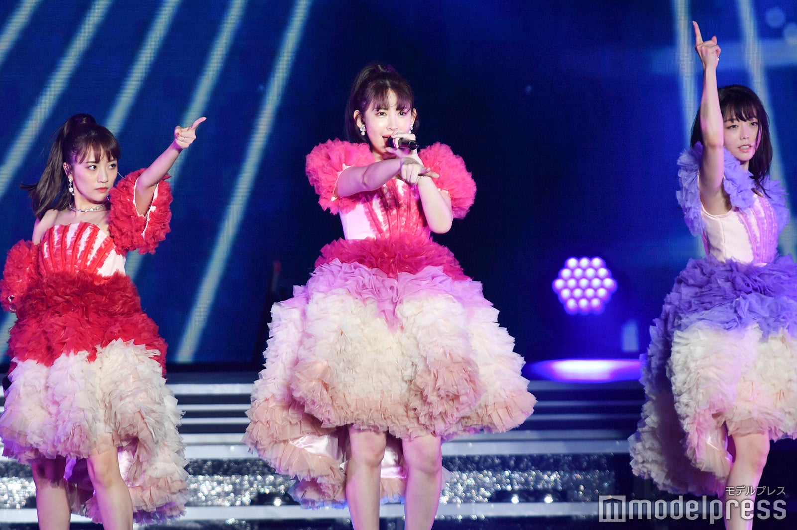 高橋みなみ、小嶋陽菜、峯岸みなみ「峯岸みなみ卒業コンサート～桜の咲かない春はない～」（C）モデルプレス