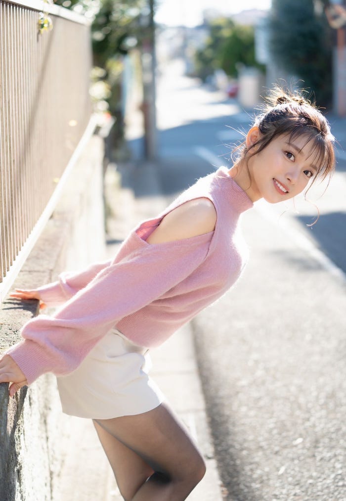 まるぴ(C)小池伸一郎(秋田書店)スタイリスト:工藤沙恵(ミタケイショウ)ヘアメイク:田森春奈(JULLY)マネージメント:長谷川喜十郎(ゼロイチファミリア)