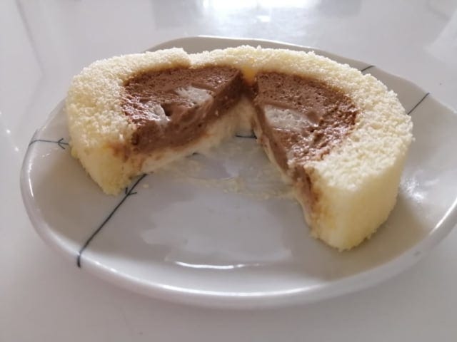 《ローソン》カフェラテロール断面