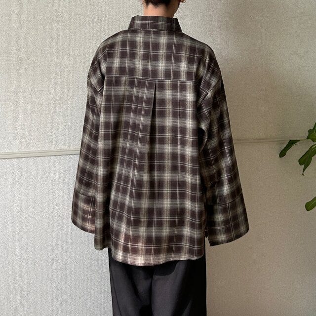 hellamネルチェックオーバーシャツの背面