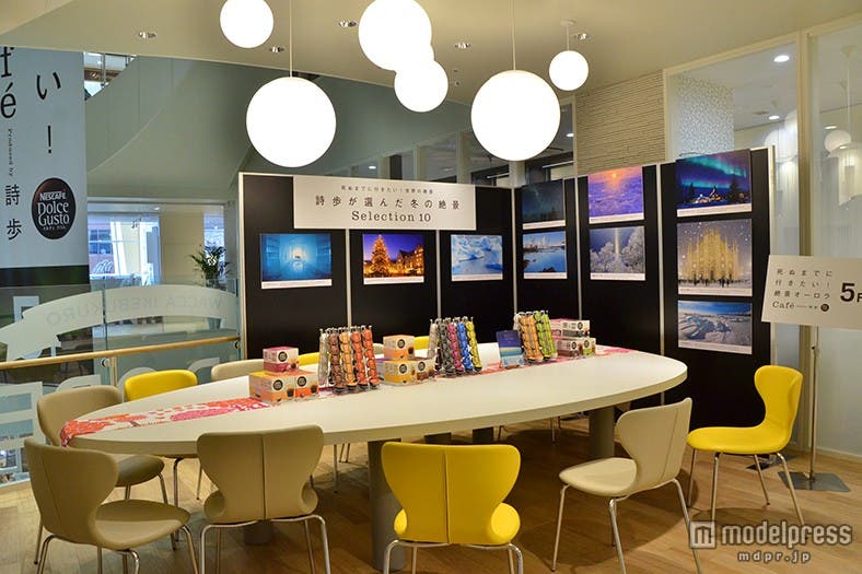 2階特設ブースでもでも絶景写真とともにコーヒーが楽しめる