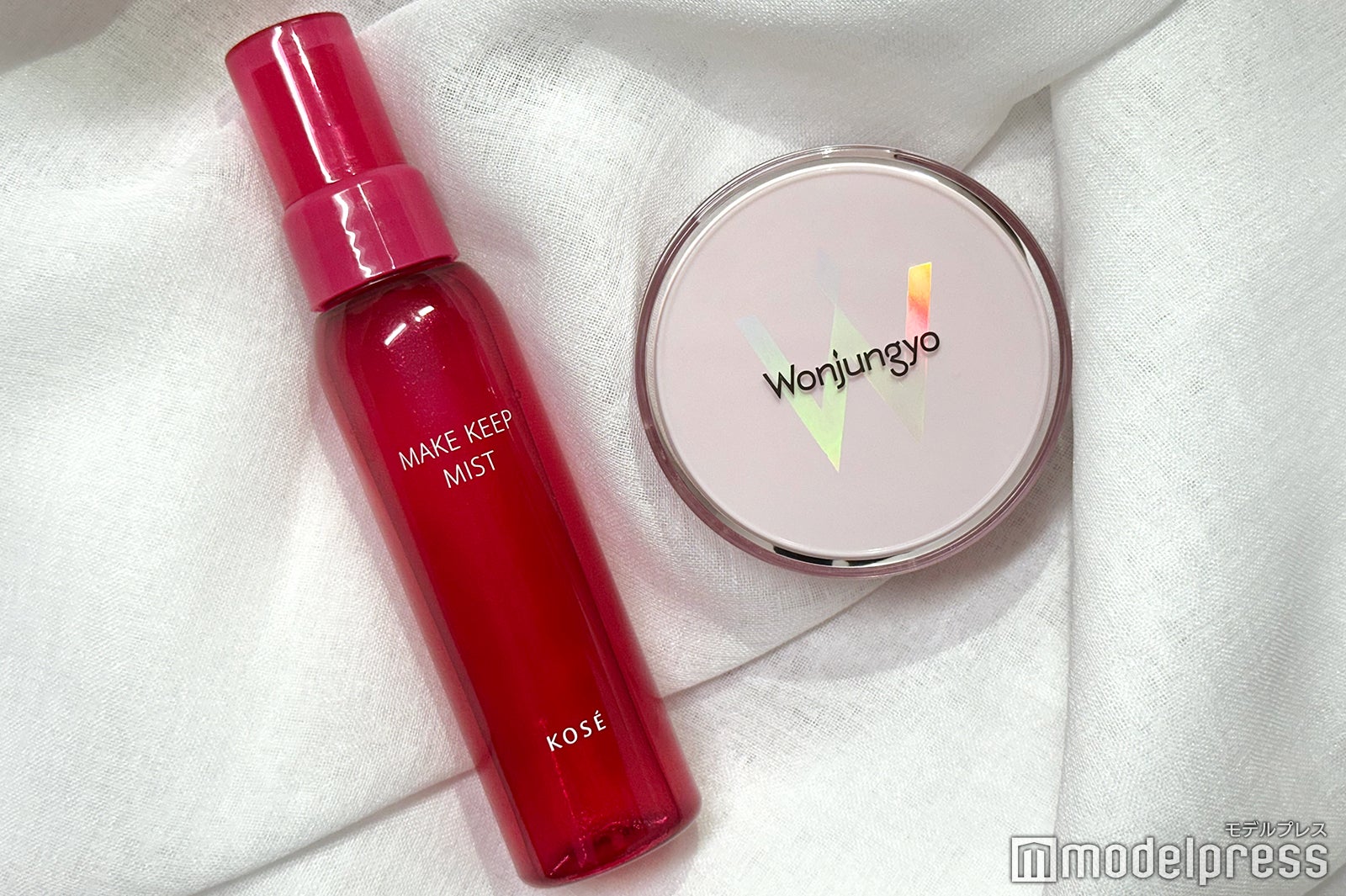 KOSÉ「メイク キープ ミスト」／Wonjungyo「フィクシングブラーパウダー N」（藤咲めい私物）