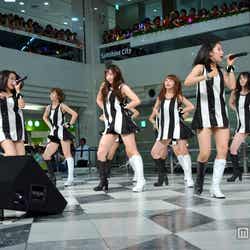 新曲「わがまま 気のまま 愛のジョーク」「愛の軍団」(8月28日リリース)を披露したモーニング娘。