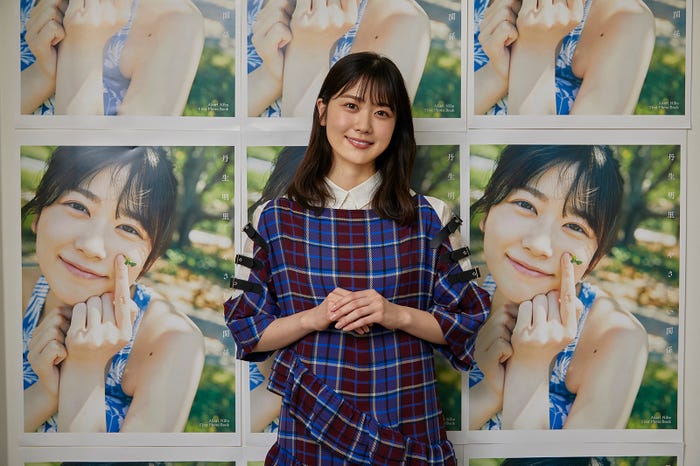 丹生明里(撮影/鈴木渉)