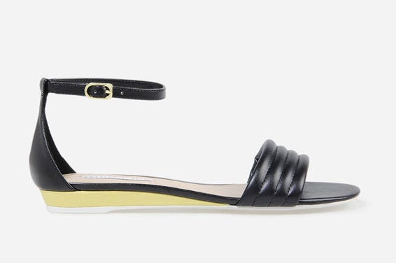 パネルキルティッドウェッジサンダル「CHARLES & KEITH」3,186円(税込)/画像提供:CHARLES & KEITH OFFICIAL ONLINE STORE