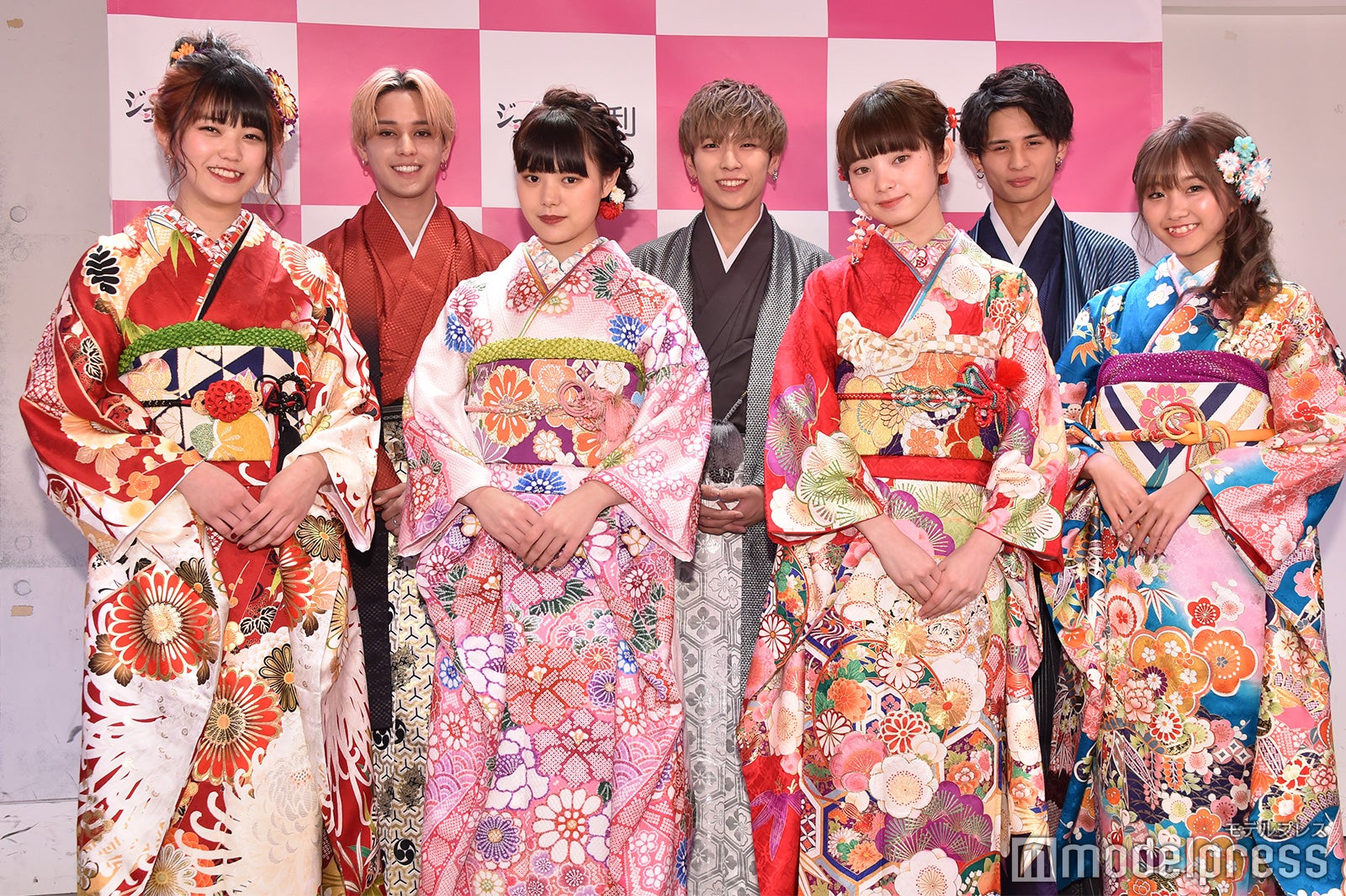 ＜前列左より＞よしかわなみ、木村なつみ、橋下美好、れいたぴ＜後列左より＞バトシン、羽鳥駿太、北出大治郎 （C）モデルプレス