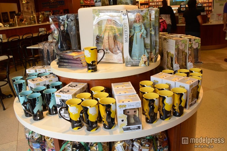 エル・キャピタン劇場隣接、ディズニーストアのマレフィセントグッズ