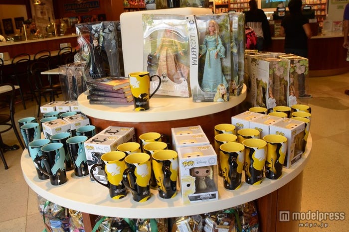 エル・キャピタン劇場隣接、ディズニーストアのマレフィセントグッズ