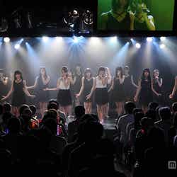 「鳥は青い空の涯を知らない」(C)AKS