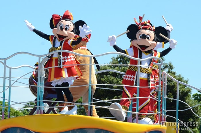 ディズニーランドの夏祭り ミッキー ミニーが舞い踊る新プログラムスタート モデルプレス