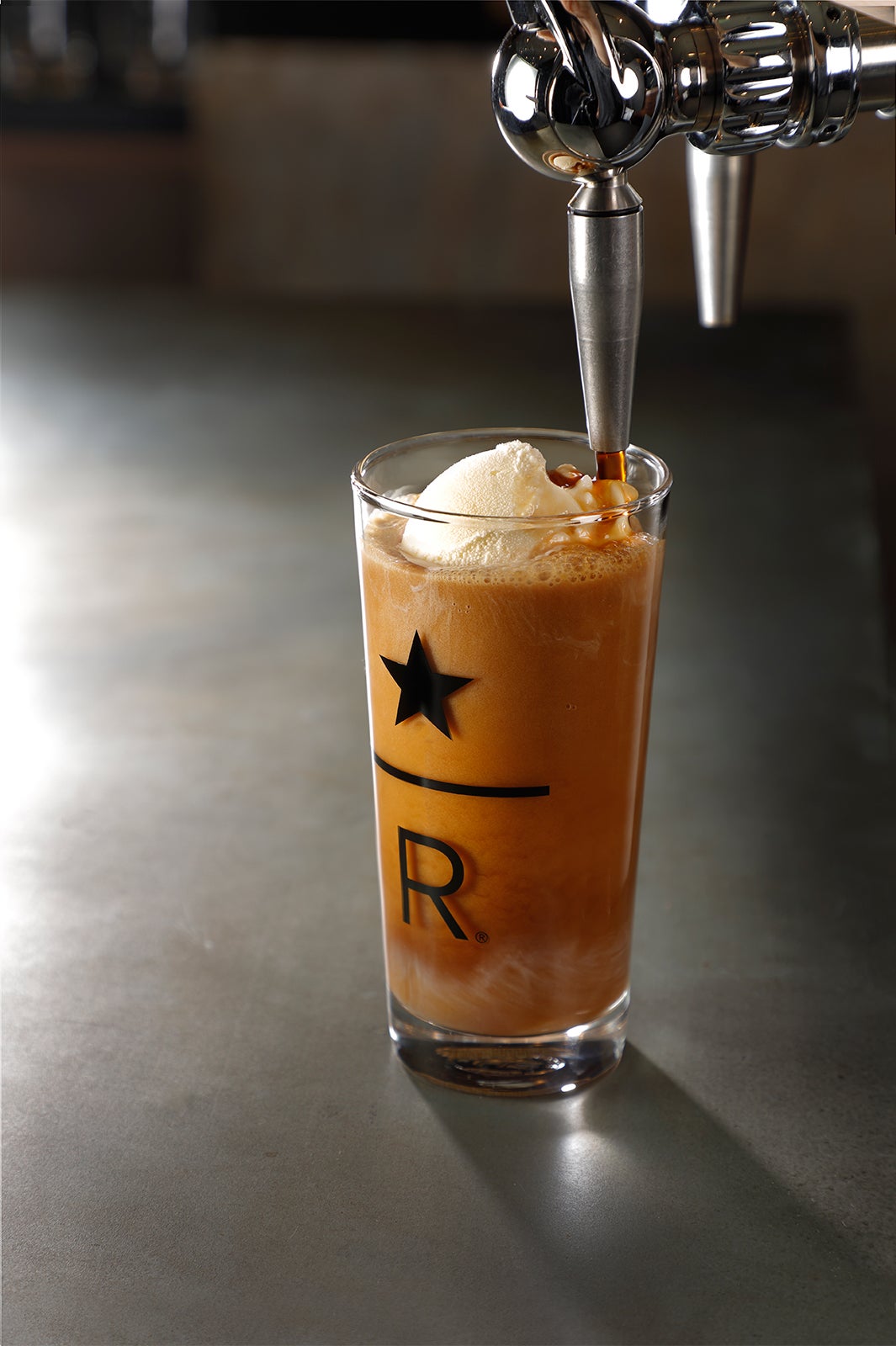 ナイトロ コールドブリュー フロート ¥900／画像提供：スターバックス　コーヒー　ジャパン