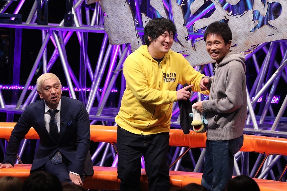 岡崎体育＆ダウンタウン（C）フジテレビ