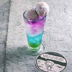 イートインは限定オリジナルコースター付(C)2019 Peanuts Worldwide LLC