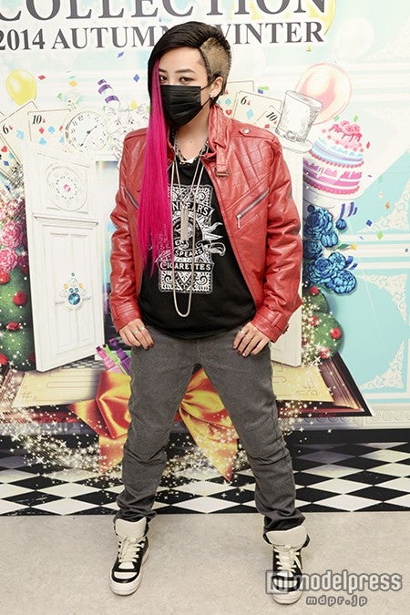 G-DRAGONのものまねメイクをしたざわちん