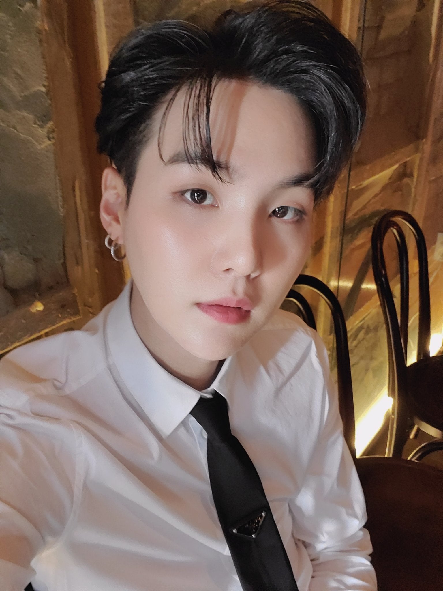 療養中のbts Suga Twitter更新にファン安堵 クールなスーツショットに歓喜 モデルプレス 療養中のbts Suga Twitter更新にファン安堵 クールなスーツショットに歓喜 モデルプレス