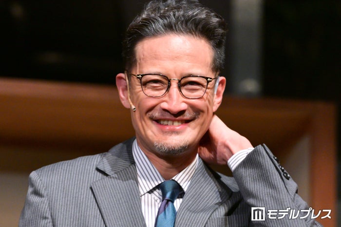 松岡昌宏、座長ぶり明らかに 共演者「男気と兄貴感の一言に尽きる」【はがきの王様】
