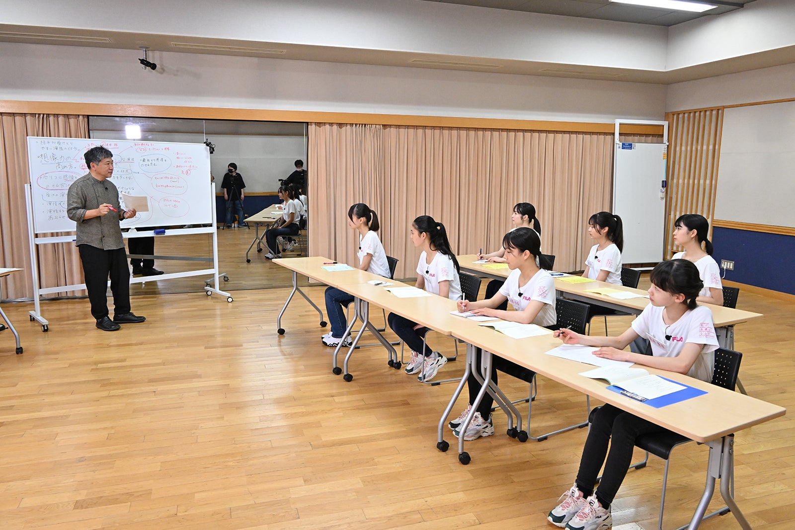 是枝裕和監督＆ファイナリスト（C）TBS