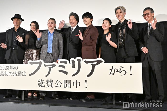 (左から)佐藤浩市、ワケド・ファジレ、サガエルカス、役所広司、吉沢亮、アリまらい果、MIYAVI、成島出監督 (C)モデルプレス