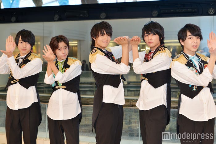 M!LK(左から)吉田仁人、山﨑悠稀、佐野勇斗、板垣瑞生、塩﨑太智(C)モデルプレス