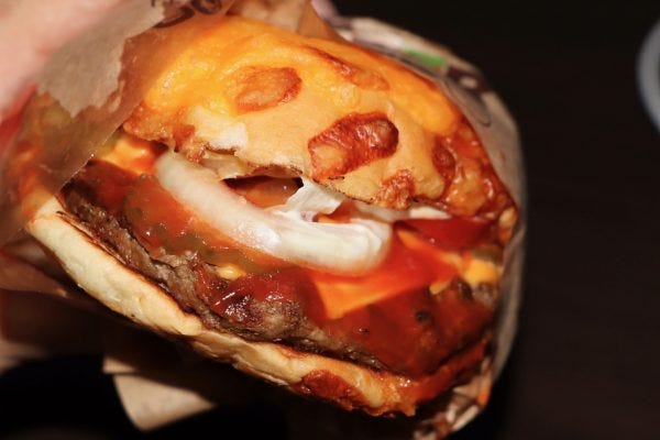 チーズアグリービーフバーガー