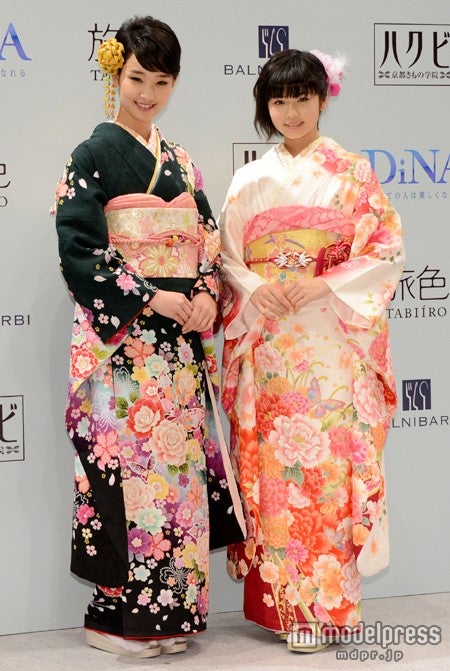 （左より）剛力彩芽、小芝風花