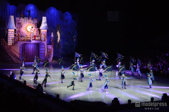 「ディズニー・オン・アイス」グループ・スケーティング