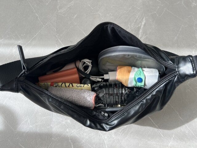 レザータッチラウンドバッグはたくさん入れてもまだ余裕