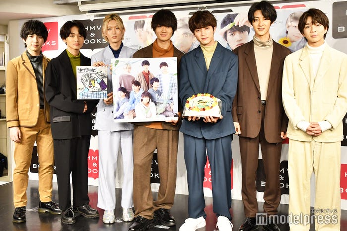 M!LK(左から)吉田仁人、宮世琉弥、山中柔太朗、佐野勇斗、板垣瑞生、曽野舜太、塩崎太智(C)モデルプレス