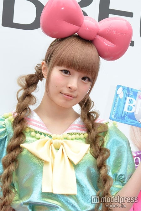 「BREO（ブレオ）」リニューアル記念イベントでゲリラライブを行ったきゃりーぱみゅぱみゅ